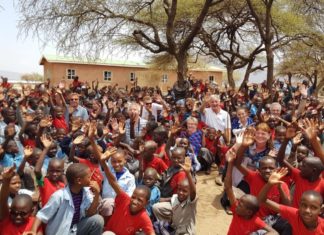 Lernen statt Ziegen hüten – FLY & HELP baut Schulen für tausende Massai-Kinder in Tansania