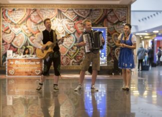 Alles weiß-blau: Frankfurt Airport feiert Oktoberfest