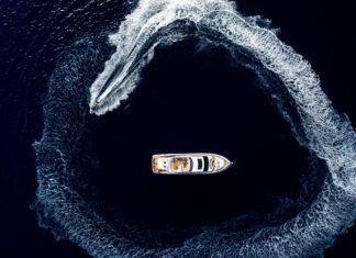 Mit der High-Speed-Yacht über den Indischen Ozean