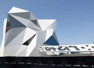 Abu Dhabi: Weltweit größte Indoor-Skydiving-Flugkammer und weltweit höchste Indoor-Kletterwand eröffnet
