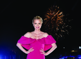 Franziska Knuppe tauft AIDAmira