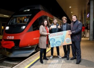 Volle Partyfahrt voraus! VVT und ÖBB feierten 200.000 Fahrgäste auf der Tiroler Nacht-S-Bahn