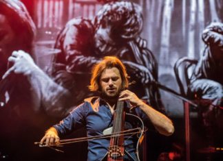 Große Bühne für Superstars: Hauser von 2Cellos am 18. April 2020 in Somabay