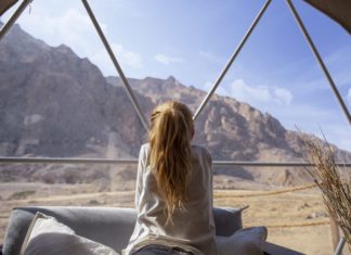 Eröffnung des Jebel Hafit Desert Park: 8.000-jährige Geschichte und Glamping am Fuße des höchsten Berges