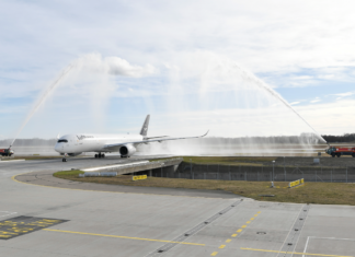 Welcome back! Crew des Lufthansa Rekordflugs auf die Falklandinseln heute in München gelandet