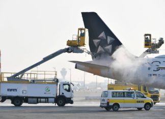 E – Mobility auf dem Vormarsch am Flughafen München: Elektrischer „Elefant“ enteist Flugzeuge
