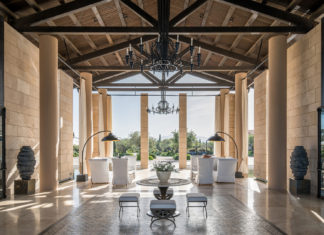 Costa Navarino begrüßt das „Democracy and Wellbeing Weekend“: Balance finden in herausfordernden Zeiten