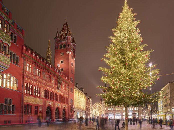 Weihnachtsbaum am Marktplatz in Basel // Christmas tree at Marktplatz Basel
