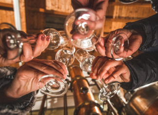 Genussvolle Tradition: Grappa aus Santa Massenza im Glas