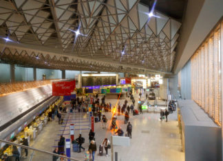 Weihnachtsferien-Start am Flughafen Frankfurt