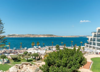DoubleTree by Hilton debütiert in Malta mit neuem Strand-Rückzugsort für Urlauber und Geschäftsreisende