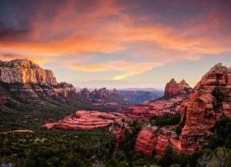 Fesselnde Sonnenuntergänge zur Sonnenwende in den USA