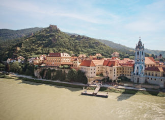 Karibisches Flair und historisches Gemäuer: Hotel Schloss Dürnstein lud zum Gourmet-Sommerfest auf die Panoramaterrasse
