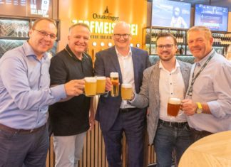 Kulinarische Punktlandung: Leberkas-Pepi und die Ottakringer Zapfmeisterei eröffnen in der Ankunftshalle am Flughafen Wien