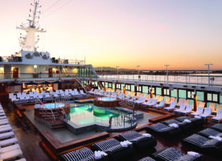 Insignia sticht von Tampa aus in See