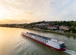 Von Schiff zu Schiff: Genussbotschafter zu Gast entlang der DonauStarkoch Johann Lafer verwöhnt die Gäste bei exklusivem Grill-Event