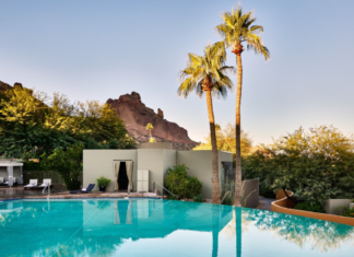 Wasserspaß mit Wüstenpanorama:Das sind die coolsten Pools in ScottsdaleEgal, ob Retro-Chic oder relaxte Rooftop-Atmosphäre – die Resorts in der Stadt in Arizona bieten Poolerlebnisse der besonderen Art.